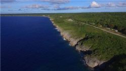 一个刚刚被国人发现的亲近自然旅游的好去处。纽埃（Niuē），在太平洋中南部库克群岛的一椭圆形珊瑚岛。位于南纬19°和西经169°。面积260平方公里。常驻人口只有1000多人。